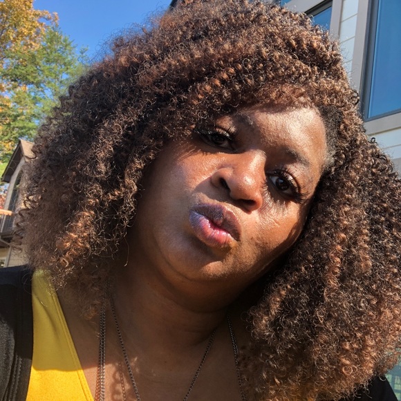 Meet your Posher, Sandra - Picture 2 of 2